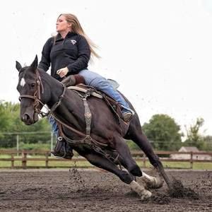 Meet your Posher, Kayla